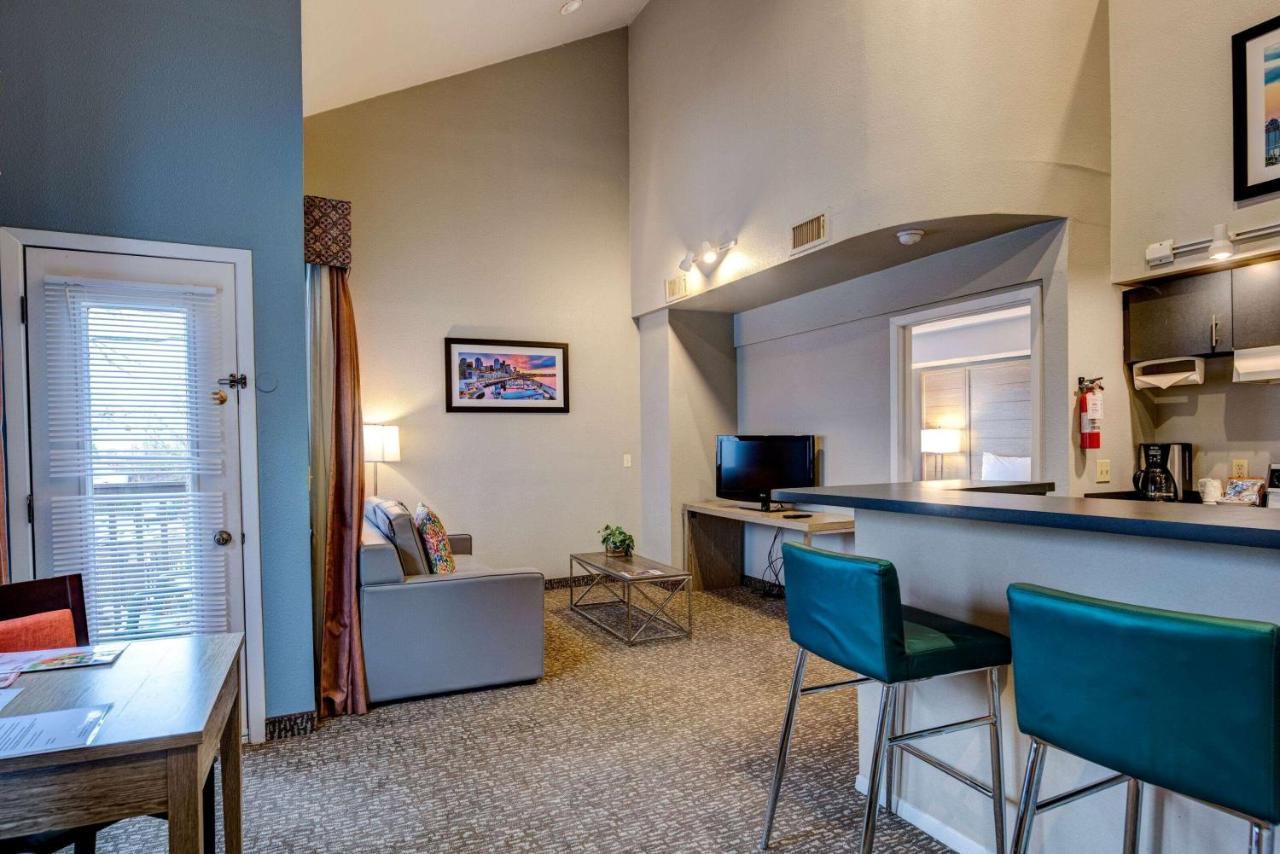 Hawthorn Suites By Wyndham Kent, Wa Eksteriør bilde