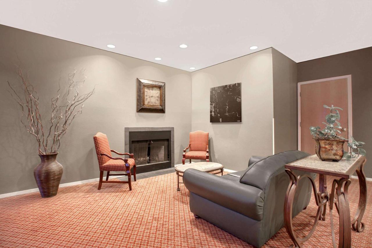 Hawthorn Suites By Wyndham Kent, Wa Eksteriør bilde