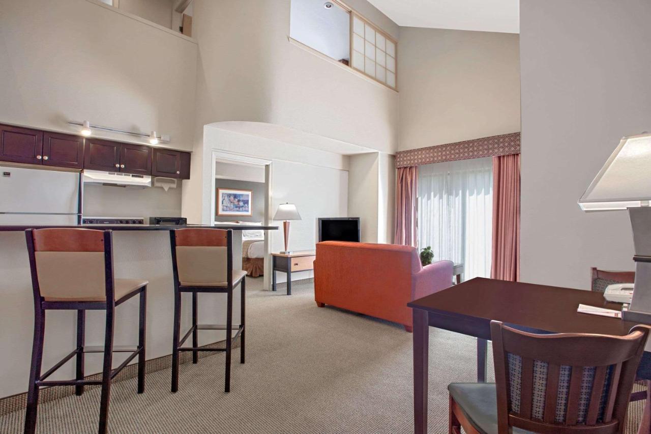 Hawthorn Suites By Wyndham Kent, Wa Eksteriør bilde