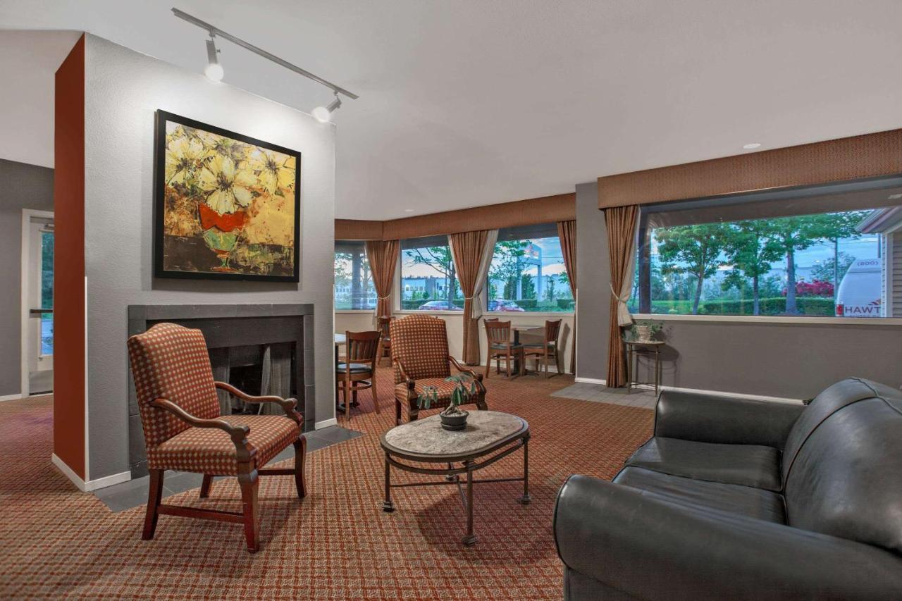 Hawthorn Suites By Wyndham Kent, Wa Eksteriør bilde